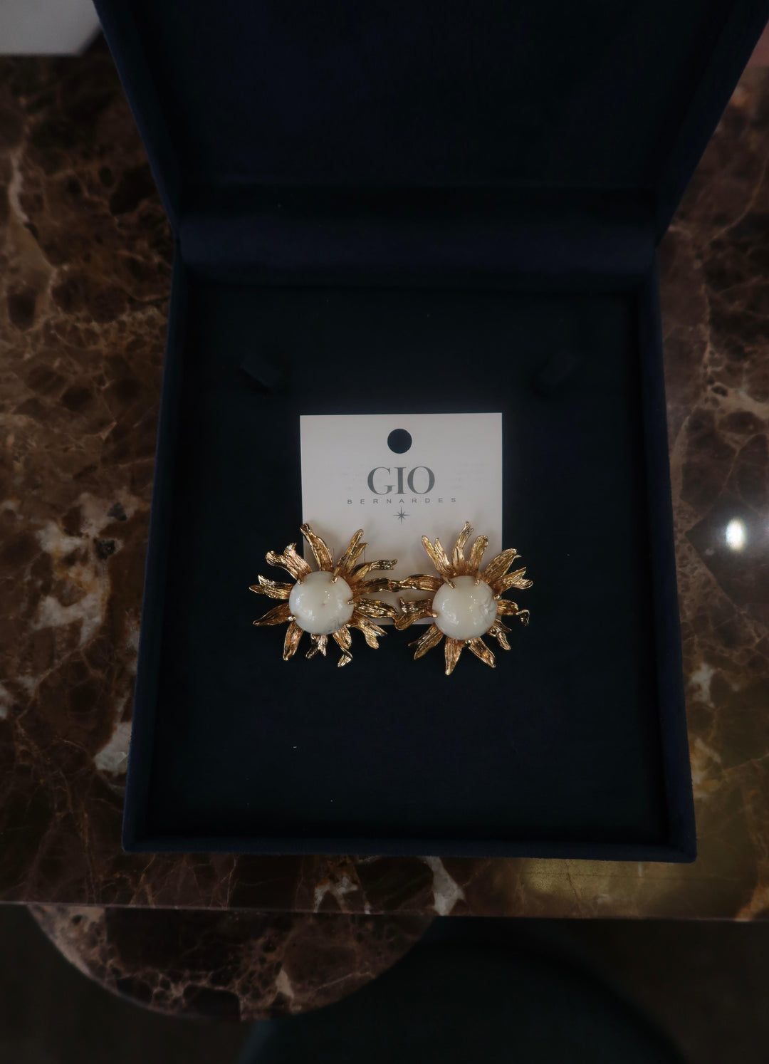 GOLD FLOWER EARRINGS WITH WHITE STONE