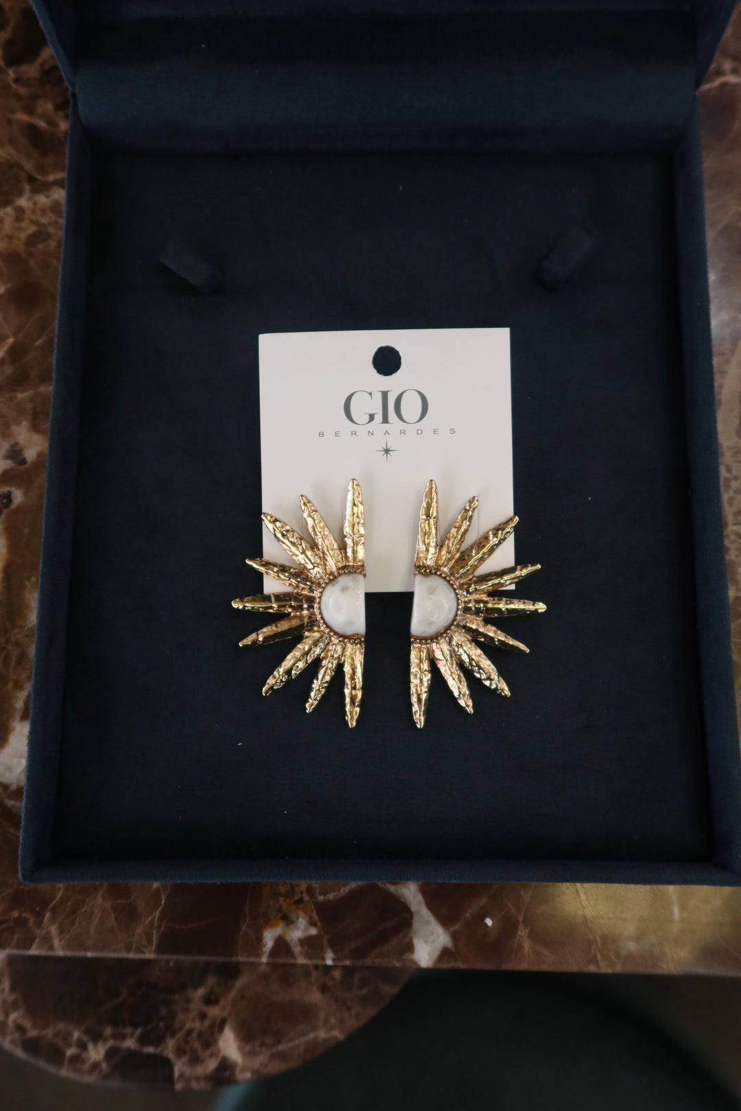 HALF FLOWER GOLD AND WHITE EARRINGS
