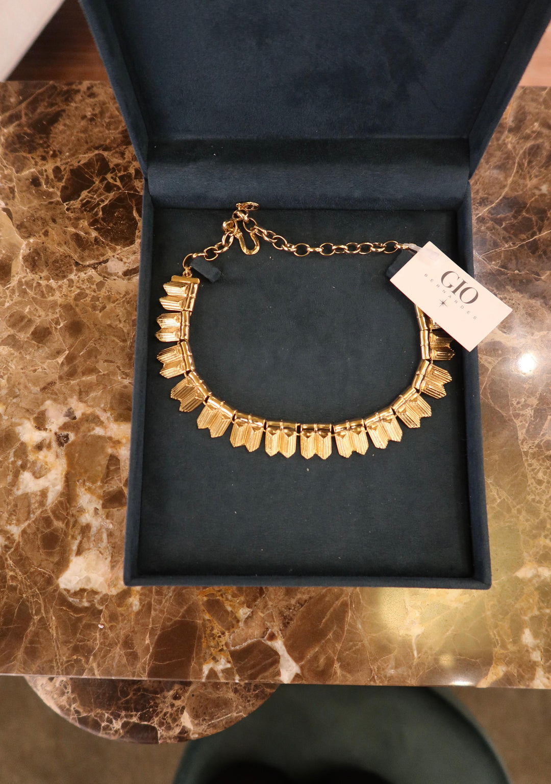 GOLDEN CHOKER