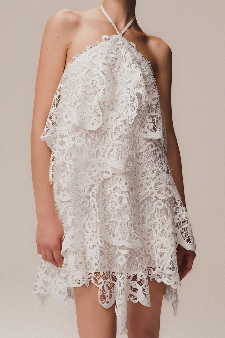 Abito in voile con volant a cascata e scollo all'americana, off white