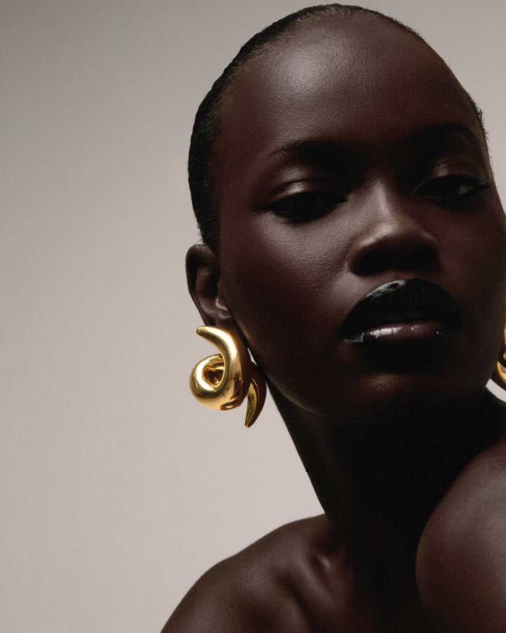 Orecchini a cerchio intrecciati in oro