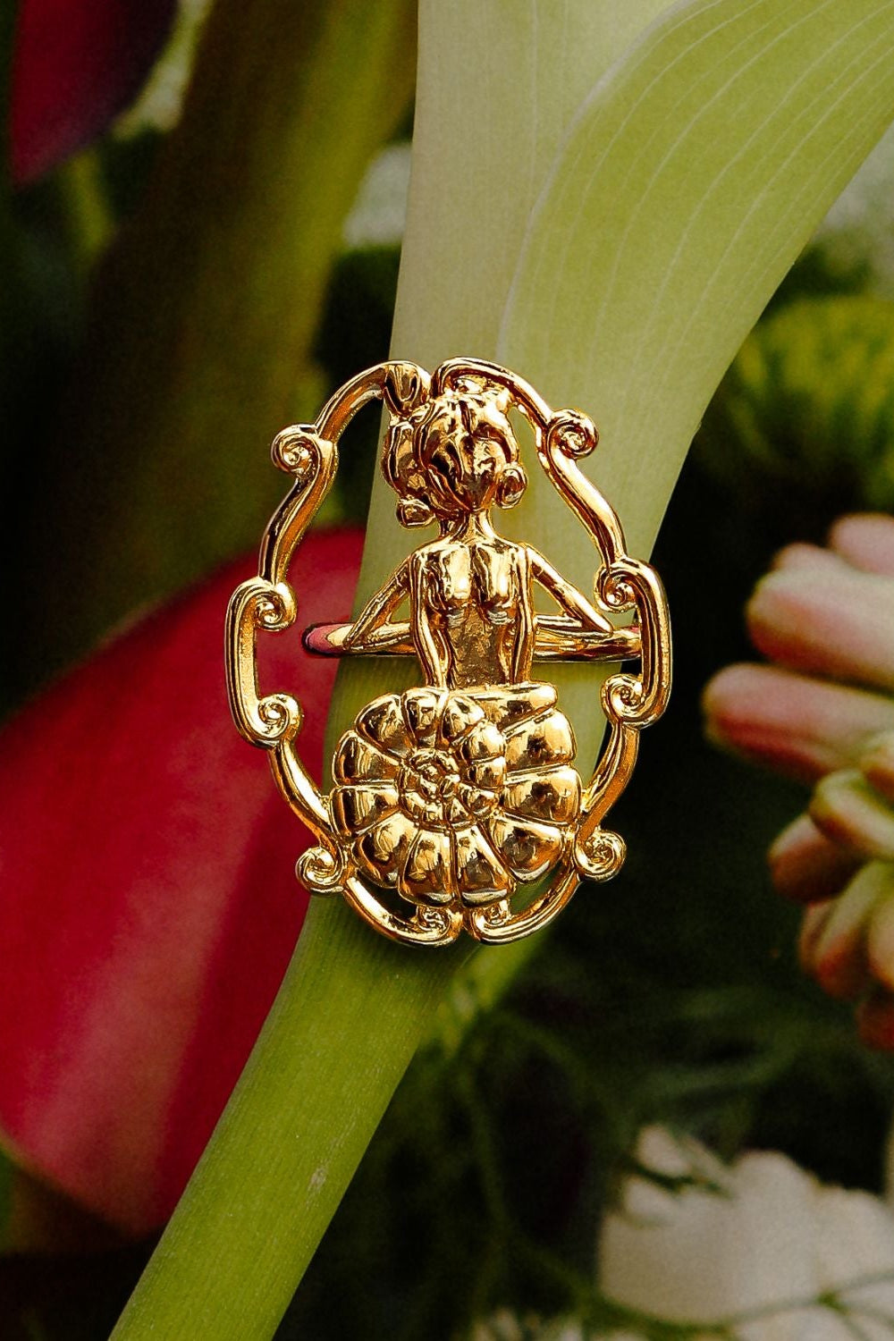 Gold-plated hoop earring with a floral pattern