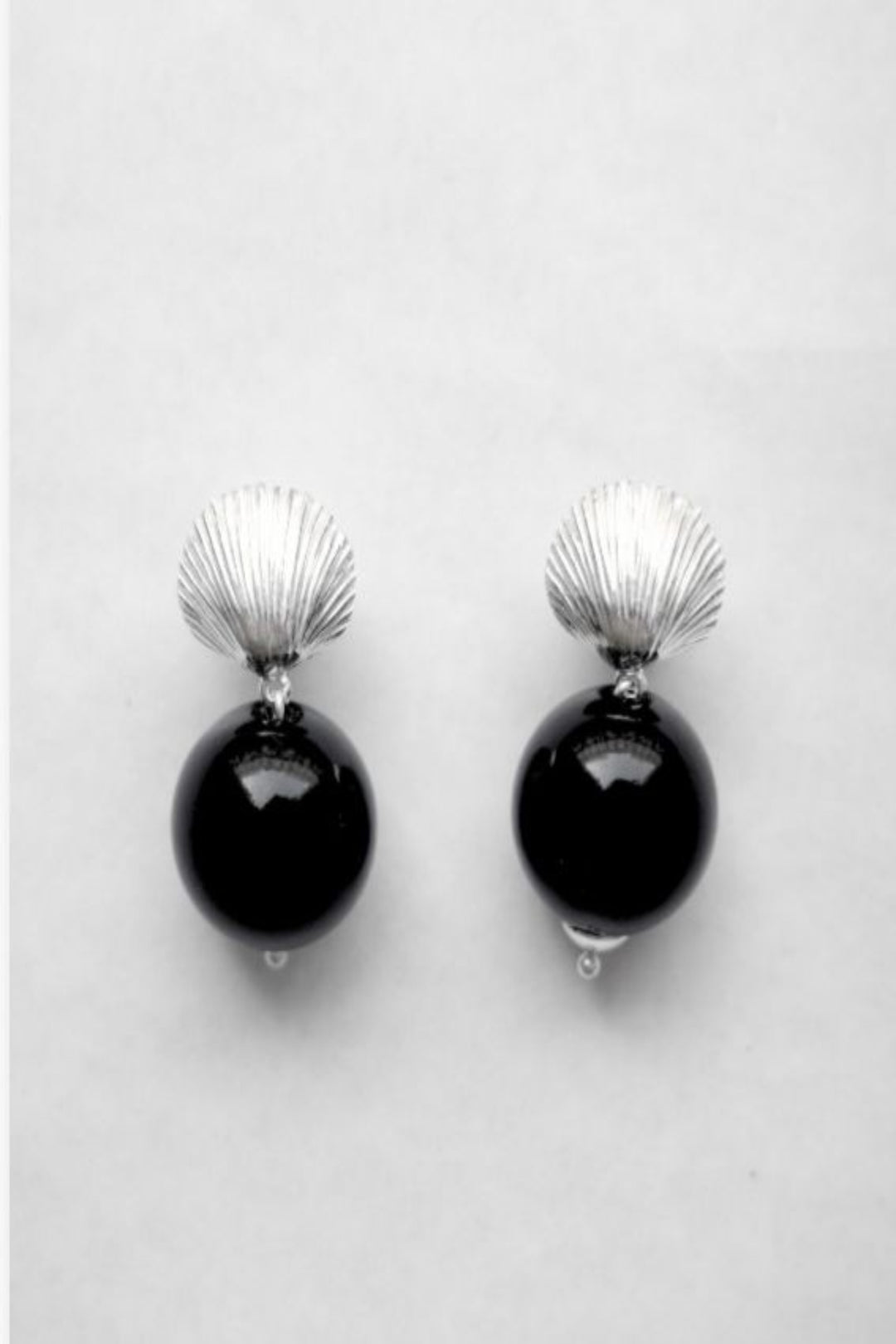 Vongole Earrings Black